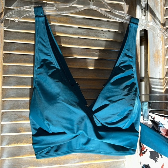 Swimsuit - Picture 2 of 4